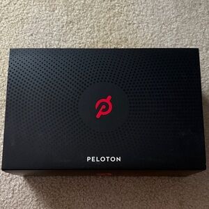 Peloton women’s cycling shoes - size 6